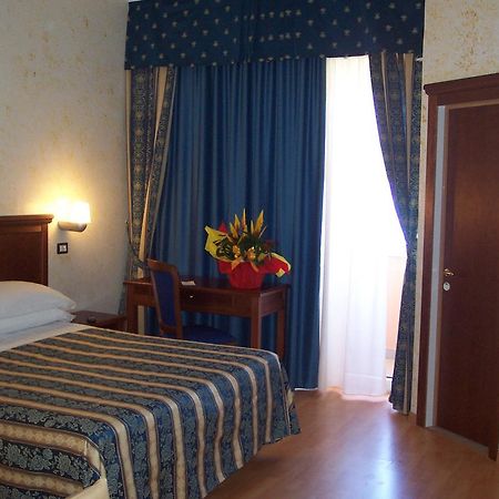 Hotel Alexander Resort Ріміні Екстер'єр фото