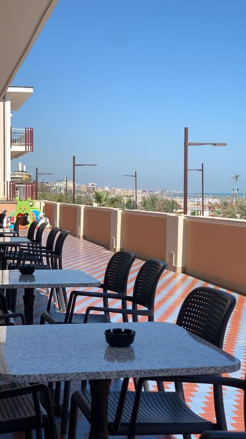 Hotel Alexander Resort Ріміні Екстер'єр фото