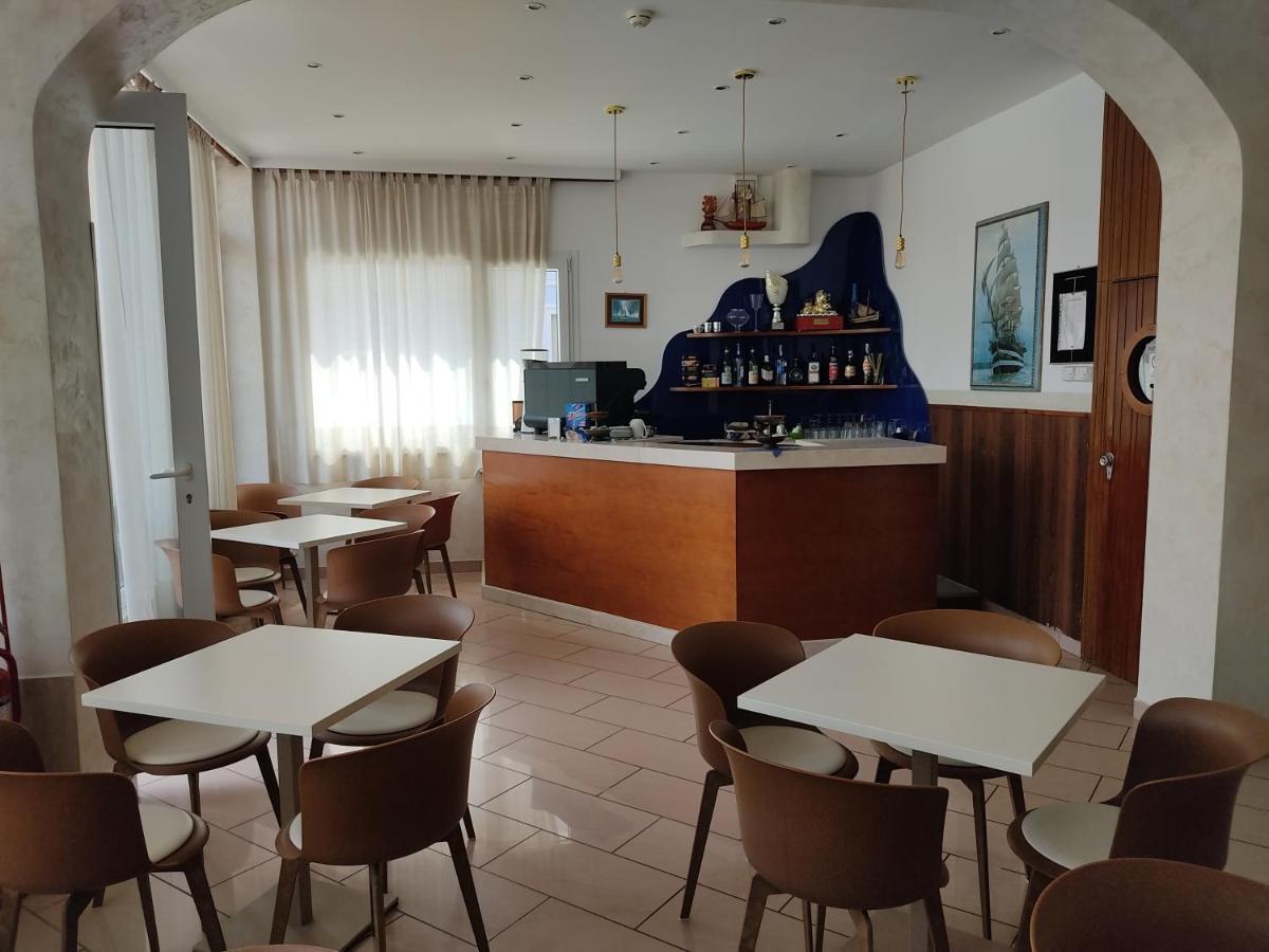 Hotel Alexander Resort Ріміні Екстер'єр фото