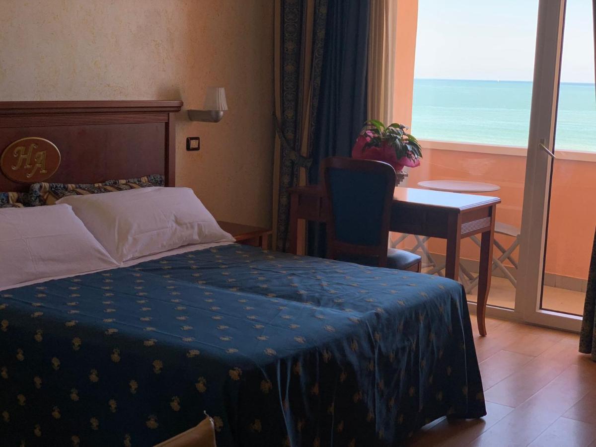 Hotel Alexander Resort Ріміні Екстер'єр фото