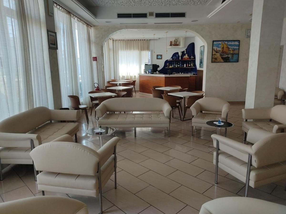 Hotel Alexander Resort Ріміні Екстер'єр фото