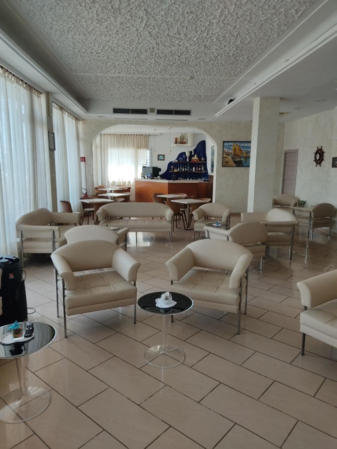 Hotel Alexander Resort Ріміні Екстер'єр фото