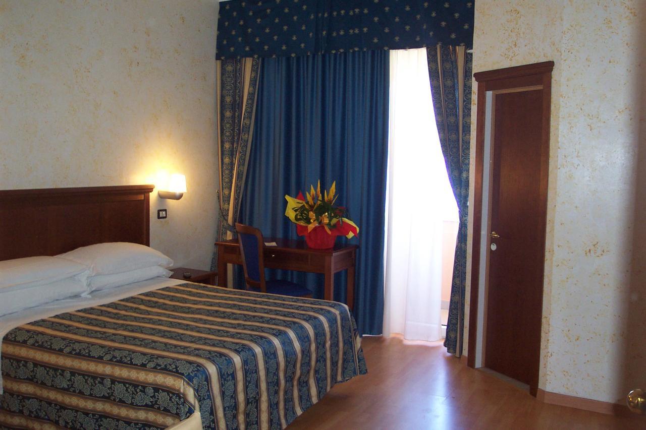 Hotel Alexander Resort Ріміні Екстер'єр фото
