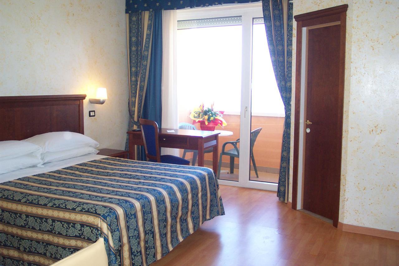 Hotel Alexander Resort Ріміні Екстер'єр фото