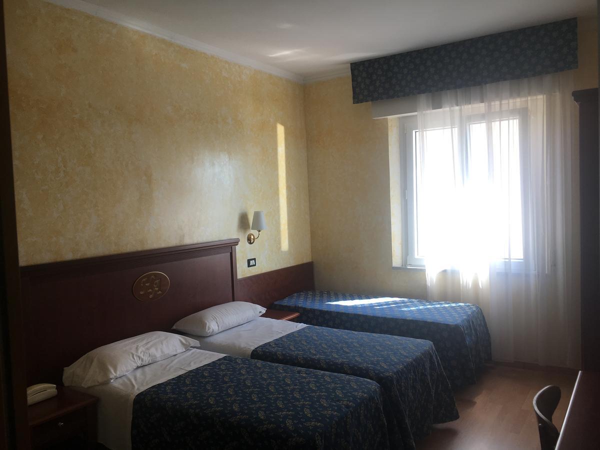 Hotel Alexander Resort Ріміні Екстер'єр фото