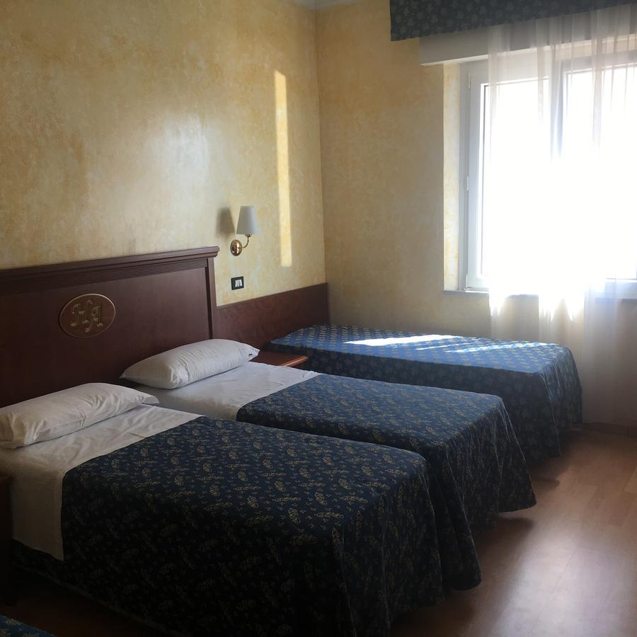 Hotel Alexander Resort Ріміні Екстер'єр фото