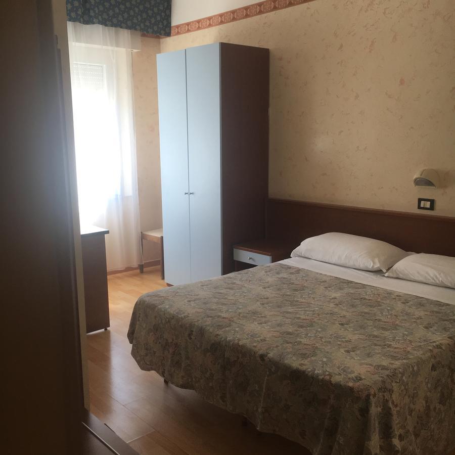 Hotel Alexander Resort Ріміні Екстер'єр фото